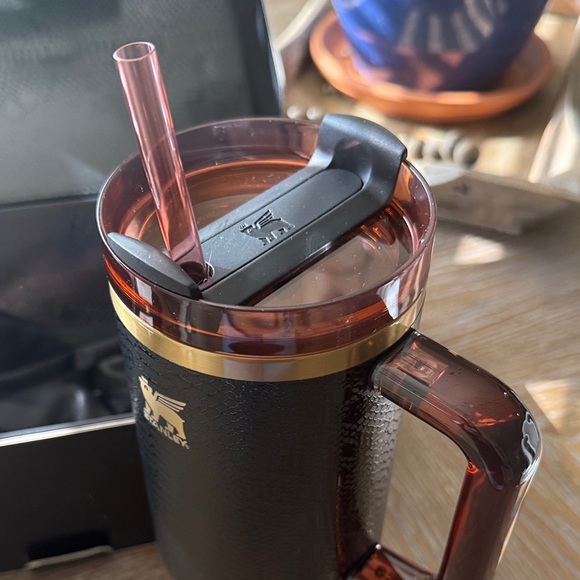 Brand New 40oz Black Snakeskin The Quencher Luxe H2.0 FlowState Tumbler - Picture 4 of 11